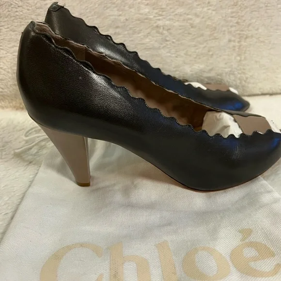 CHLOÉ Leather Keyhole Accent Pumps 🤍 - Picture 6 of 8